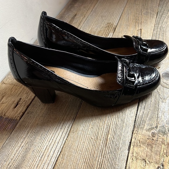 Clarks artesian black patent leather loafer style heels. Size 9.5. EUC - Picture 2 of 6